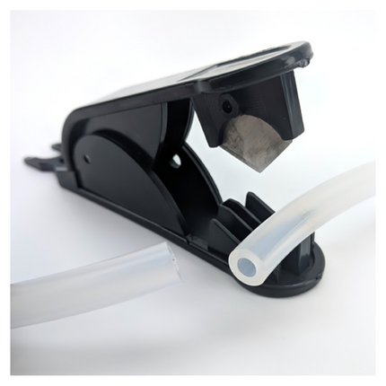 CORTADOR DE MANGUERA 2 EN 1CON LLAVE PARA REMOVER CONEXIONES DUOTIGHT