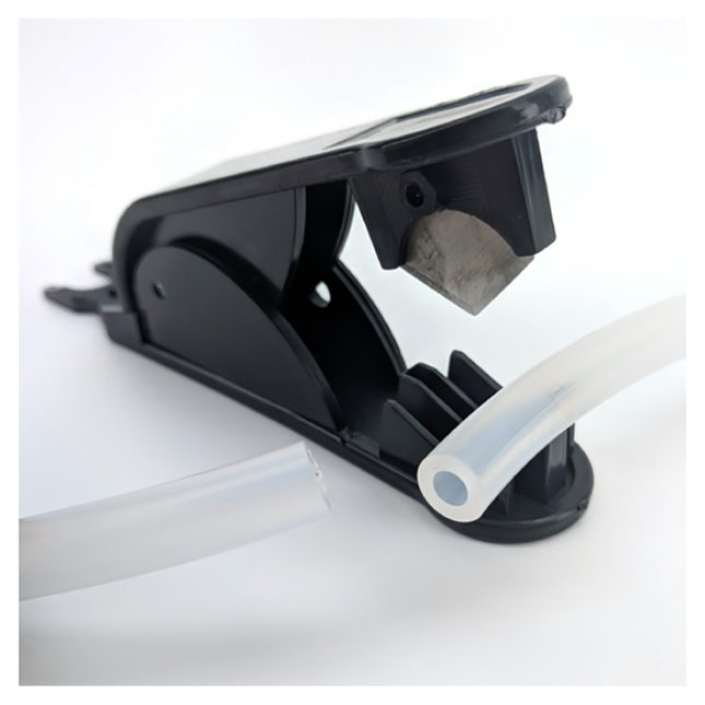 CORTADOR DE MANGUERA 2 EN 1CON LLAVE PARA REMOVER CONEXIONES DUOTIGHT